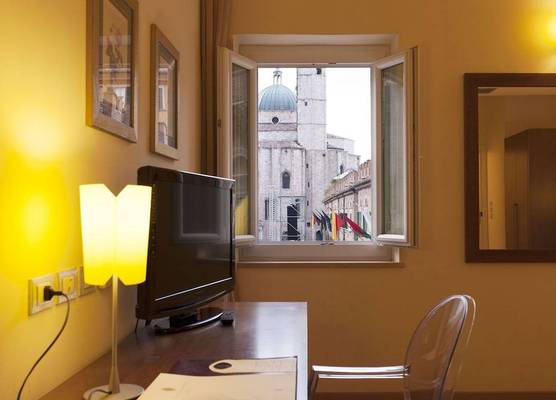 Residenza dei Capitani - Piazza del Popolo 1