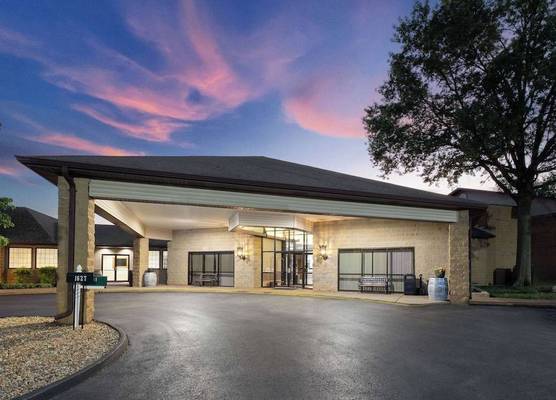 Baymont Inn and Suites by Wyndham Farmington, MO 1