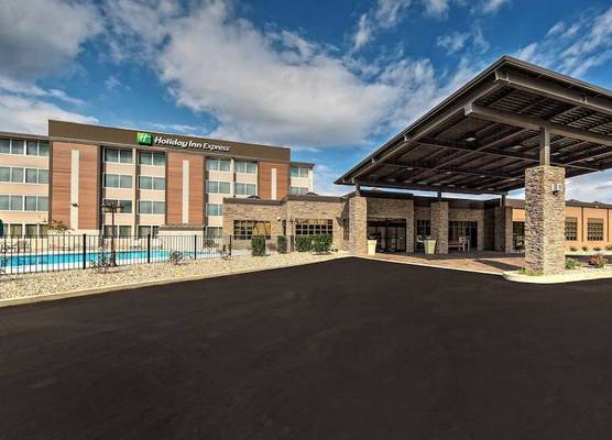 Holiday Inn Express LOUISVILLE AIRPORT EXPO CENTER by IHG 1