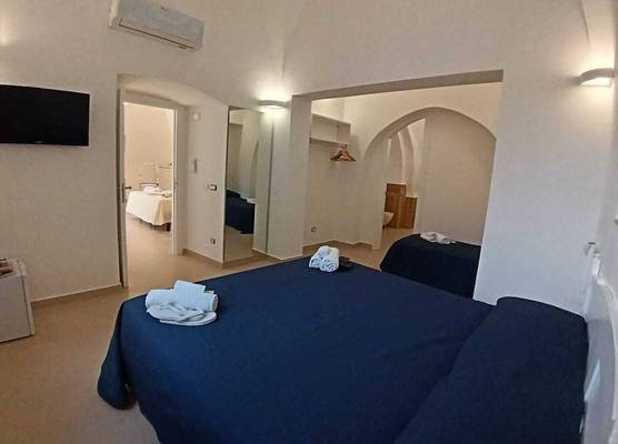 Hotel Antica Repubblica in the historical center 2 minutes away,at 170mt, from the Sea 1
