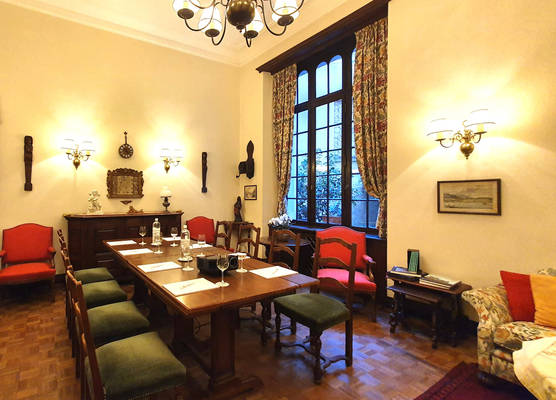 International au Lac Historic Lakeside Hotel 1