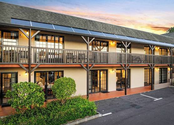 Knights Inn 1