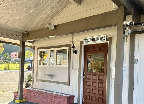 Lone Pine Motel 1
