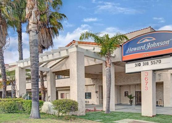 Howard Johnson by Wyndham Torrance 1