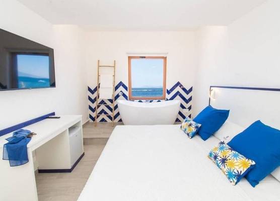 Sapphire Rooms 1