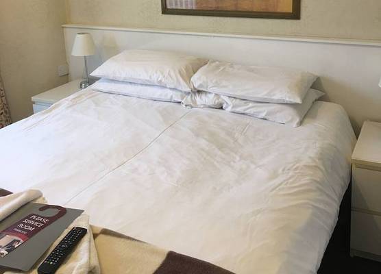 Glenheath Hotel 1