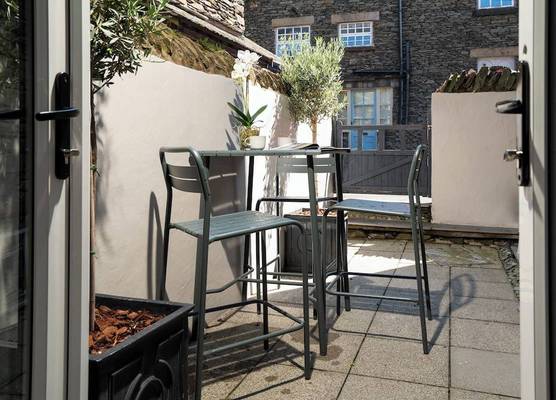 Courtyard Apartments 1