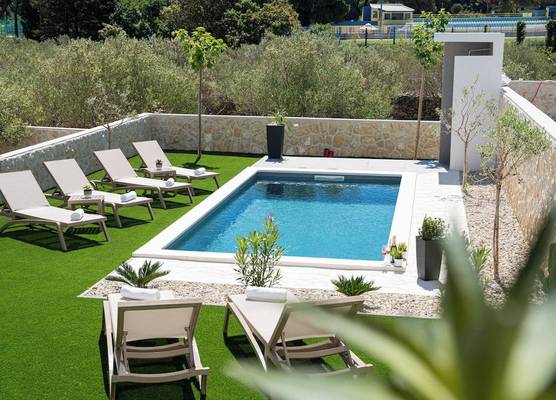 Salt & Stone - apartment with private pool 1