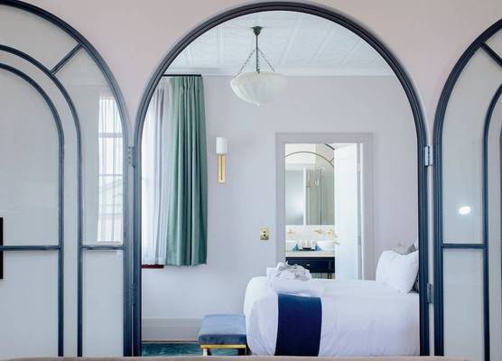 Tattersalls Hotel 1