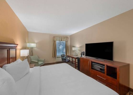 Best Western Plus Russellville Hotel & Suites 1