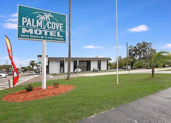 Palm Cove Motel 1
