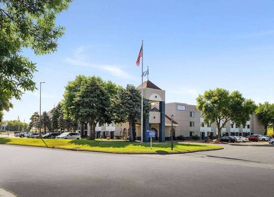 Baymont by Wyndham Shakopee 1