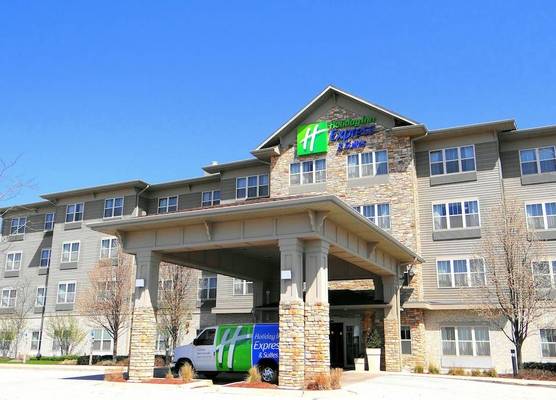 Holiday Inn Express & Suites CHICAGO WEST-ROSELLE by IHG 1