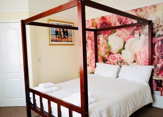 Deincourt Hotel 1