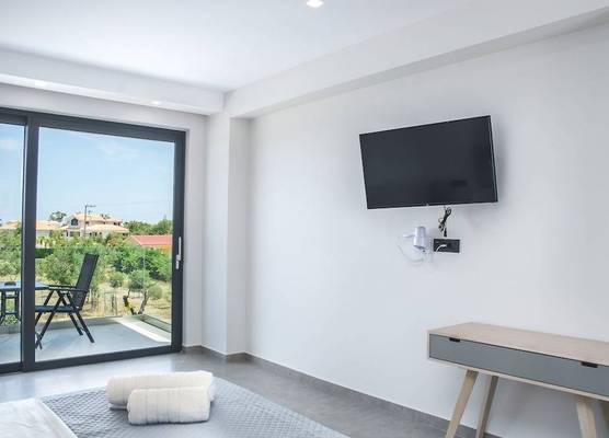Dionisos Luxury Suites 1