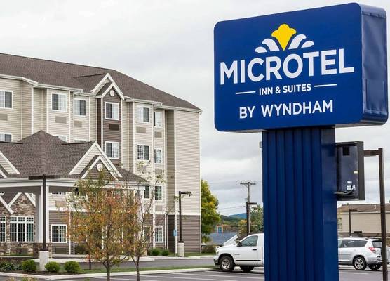 Microtel Inn & Suites by Wyndham Altoona 1