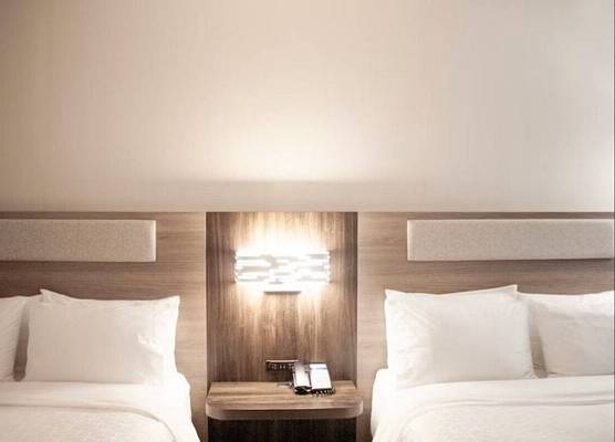 Holiday Inn Express & Suites OVERLAND PARK by IHG 1