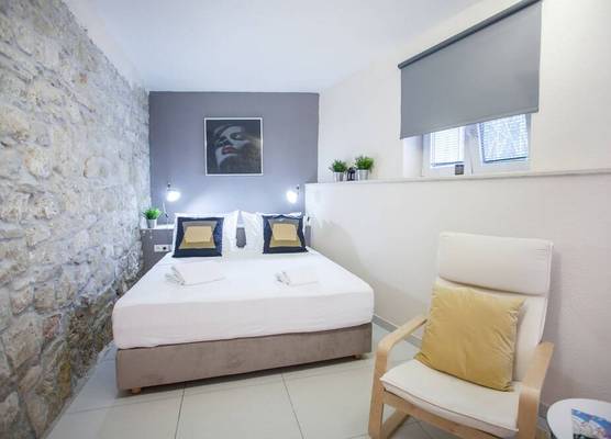 Apartments Emotha 1
