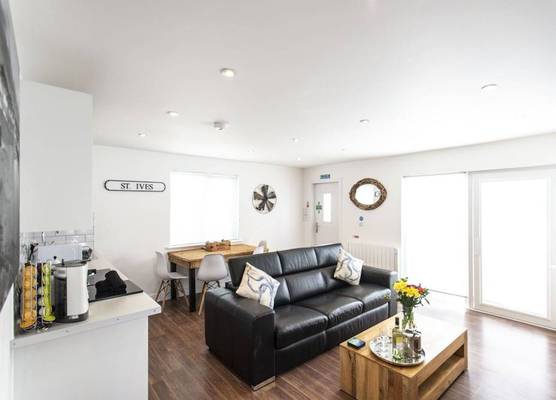 The Lighthouse Penthouse, Studio and Holiday Home 1