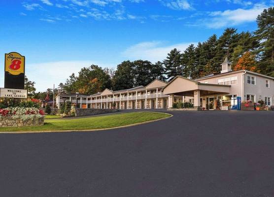 Super 8 by Wyndham Lake George/Downtown 1