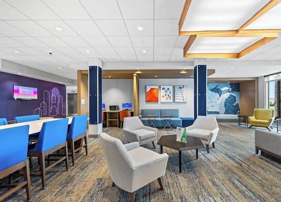 Holiday Inn Express & Suites MARINETTE by IHG 1