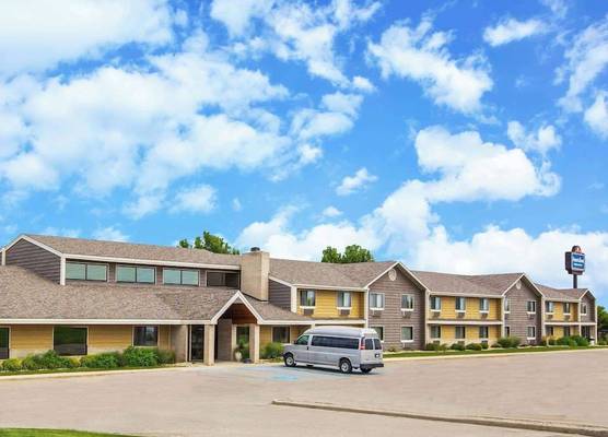 AmericInn by Wyndham Clear Lake 1