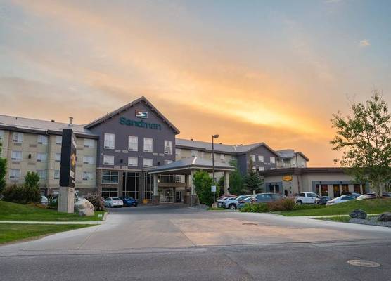 Sandman Hotel & Suites Calgary South 1