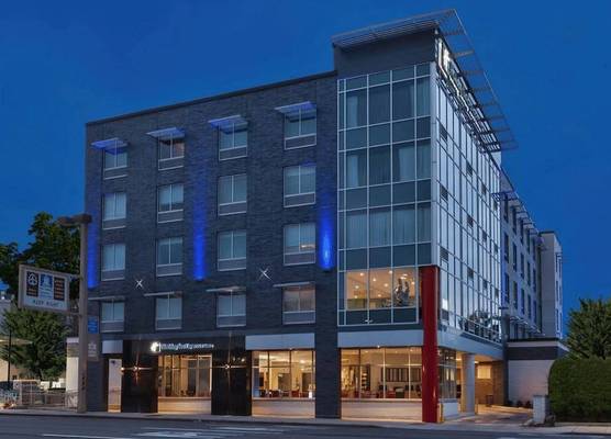 Holiday Inn Express & Suites JERSEY CITY - HOLLAND TUNNEL by IHG 1