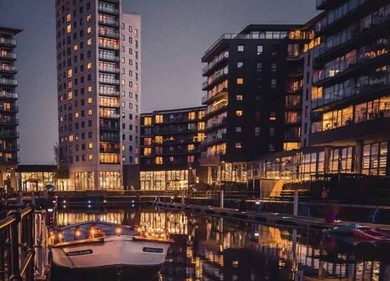 Deluxe Apt - Beautiful River View, Balcony &Free Secure Parking 1