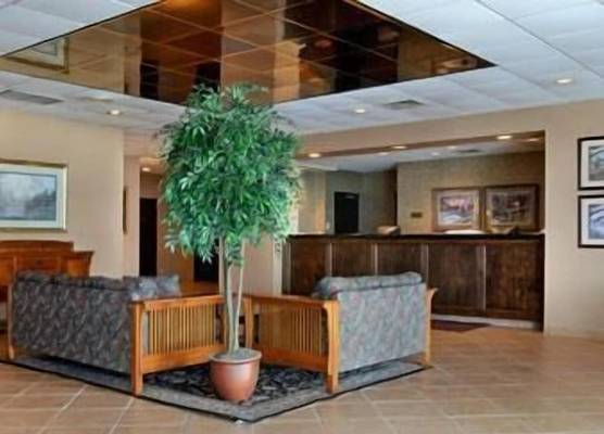 Ramada by Wyndham Watertown Thousand 1