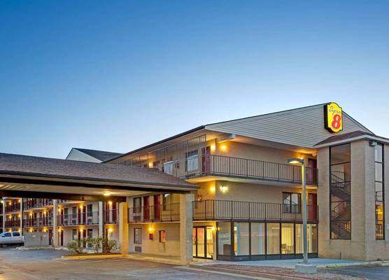 Super 8 by Wyndham Fredericksburg 1