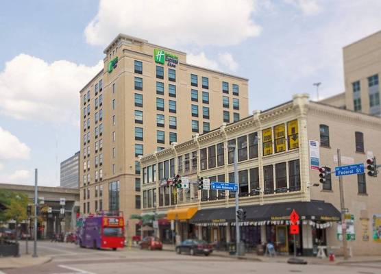Holiday Inn Express & Suites PITTSBURGH NORTH SHORE by IHG 1