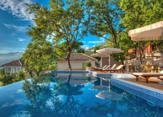 Harmonia Bungalows & Pool 1