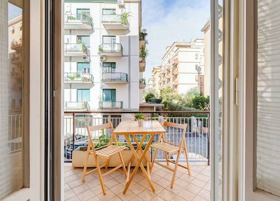 Cozy 2-Bedroom Flat with Balcony 1