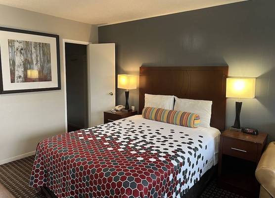 Travelers Inn Eugene University 1
