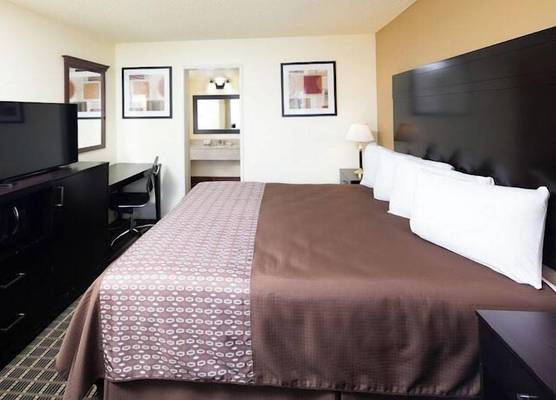 GuestPlace Inn & Suites 1