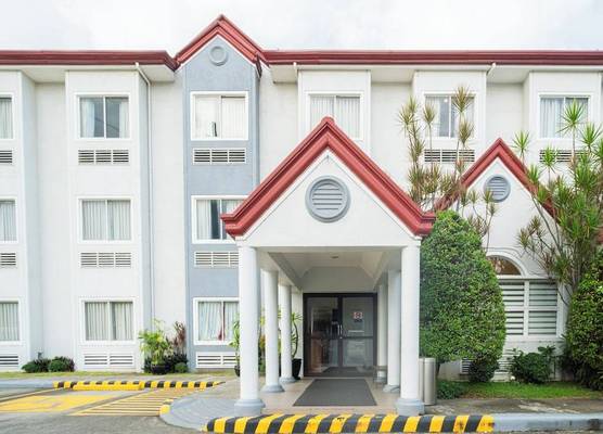 Microtel by Wyndham Batangas 1