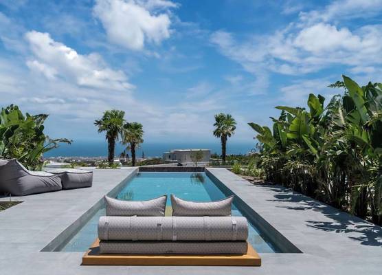 Numa Santorini 1
