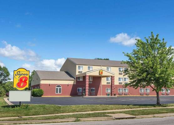 Super 8 by Wyndham Ottawa 1
