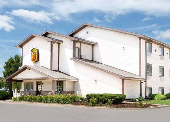 Super 8 by Wyndham Boone 1