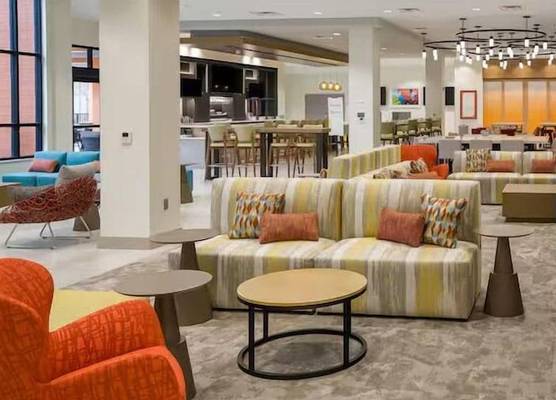 Hilton Garden Inn Fresno 1