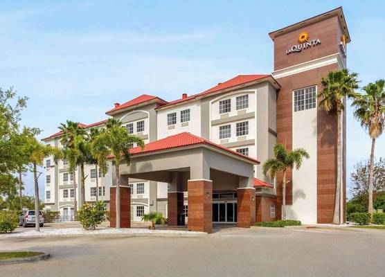 La Quinta Inn & Suites by Wyndham Ft. Pierce 1