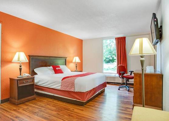 OYO Hotel Mona Lake Muskegon 1