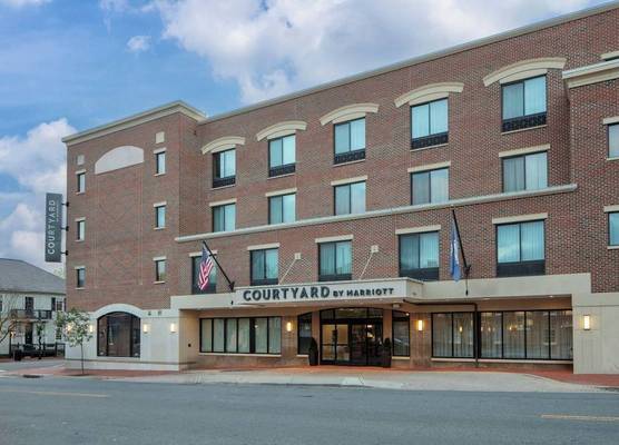 Courtyard by Marriott Fredericksburg Historic District 1