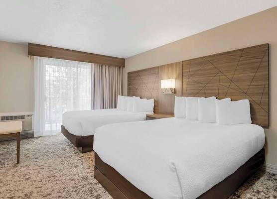 Best Western Plus Grand Manor Inn 1