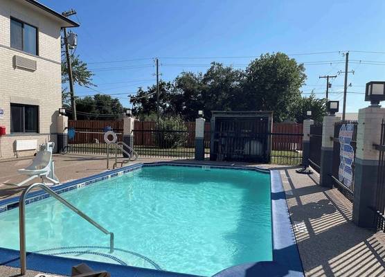 Days Inn by Wyndham Dickinson TX 1