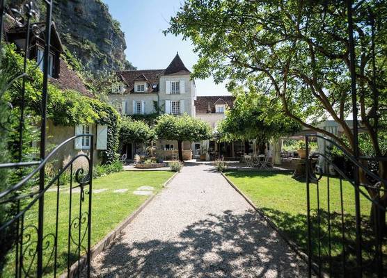 Logis Hôtels - Hôtel Restaurant Domaine Les Falaises 1