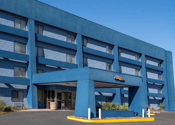 Days Inn by Wyndham Davenport 1