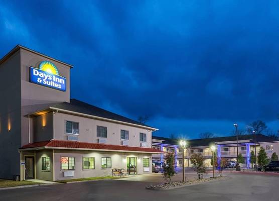 Days Inn & Suites by Wyndham Madisonville 1