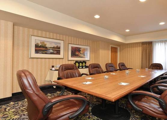 Staybridge Suites CALGARY AIRPORT by IHG 1